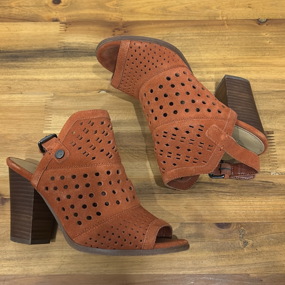 $10 CLEARANCE - Marc Fisher Perforated Suede Rust Peep-Toe Sandals in Size 6